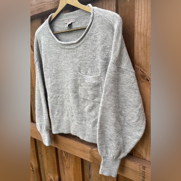 Sincerely Jules Light Gray Crew Neck Sweater Size Medium - Picture 2 of 6